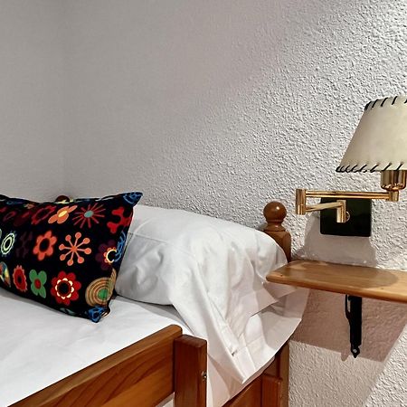 Hostal Nomadas By Gloove فيلاألبا دي لا سايرا المظهر الخارجي الصورة