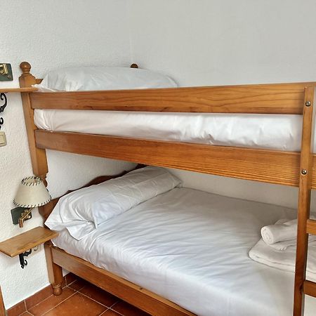 Hostal Nomadas By Gloove فيلاألبا دي لا سايرا المظهر الخارجي الصورة