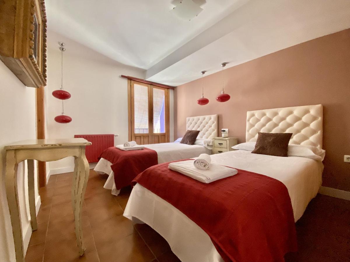 Hostal Nomadas By Gloove فيلاألبا دي لا سايرا المظهر الخارجي الصورة