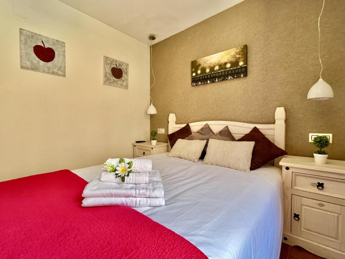 Hostal Nomadas By Gloove فيلاألبا دي لا سايرا المظهر الخارجي الصورة