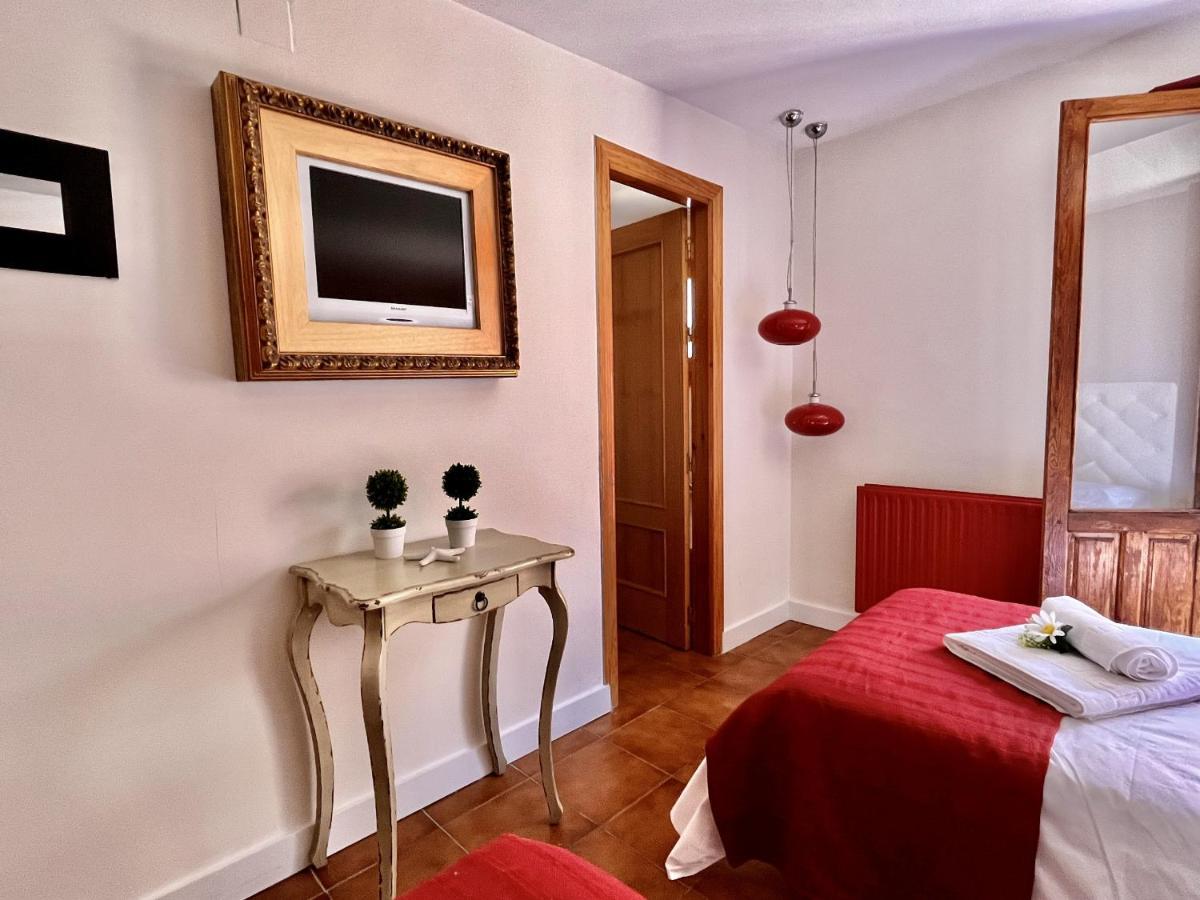 Hostal Nomadas By Gloove فيلاألبا دي لا سايرا المظهر الخارجي الصورة