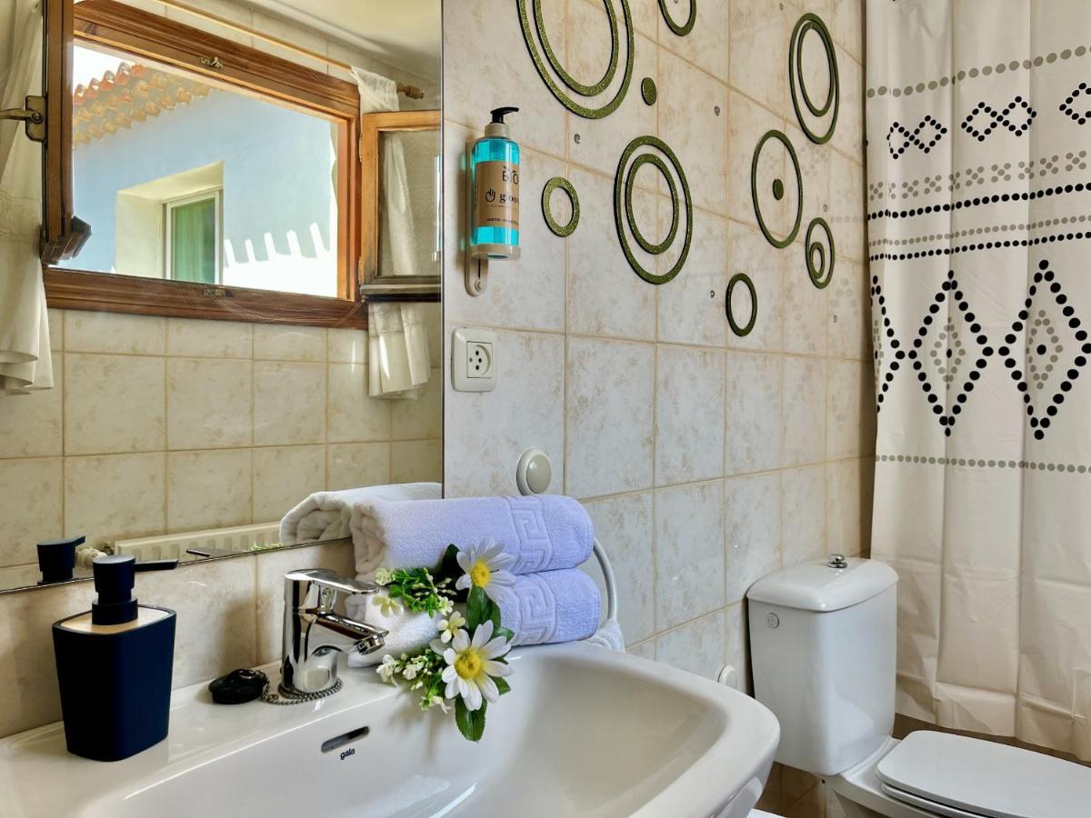 Hostal Nomadas By Gloove فيلاألبا دي لا سايرا المظهر الخارجي الصورة