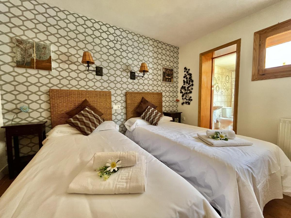 Hostal Nomadas By Gloove فيلاألبا دي لا سايرا المظهر الخارجي الصورة