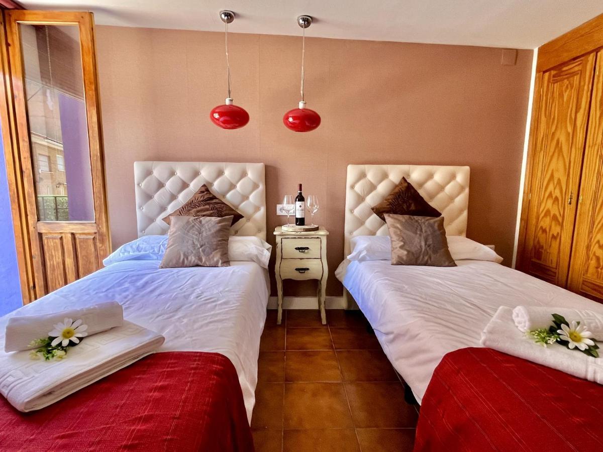 Hostal Nomadas By Gloove فيلاألبا دي لا سايرا المظهر الخارجي الصورة
