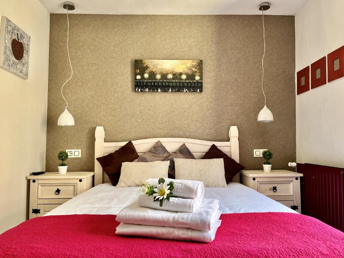 Hostal Nomadas By Gloove فيلاألبا دي لا سايرا المظهر الخارجي الصورة