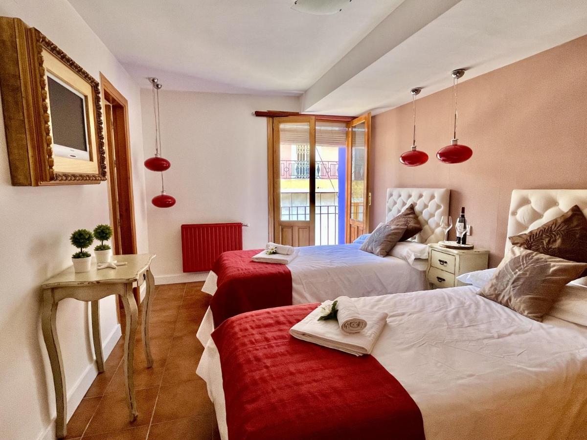 Hostal Nomadas By Gloove فيلاألبا دي لا سايرا المظهر الخارجي الصورة
