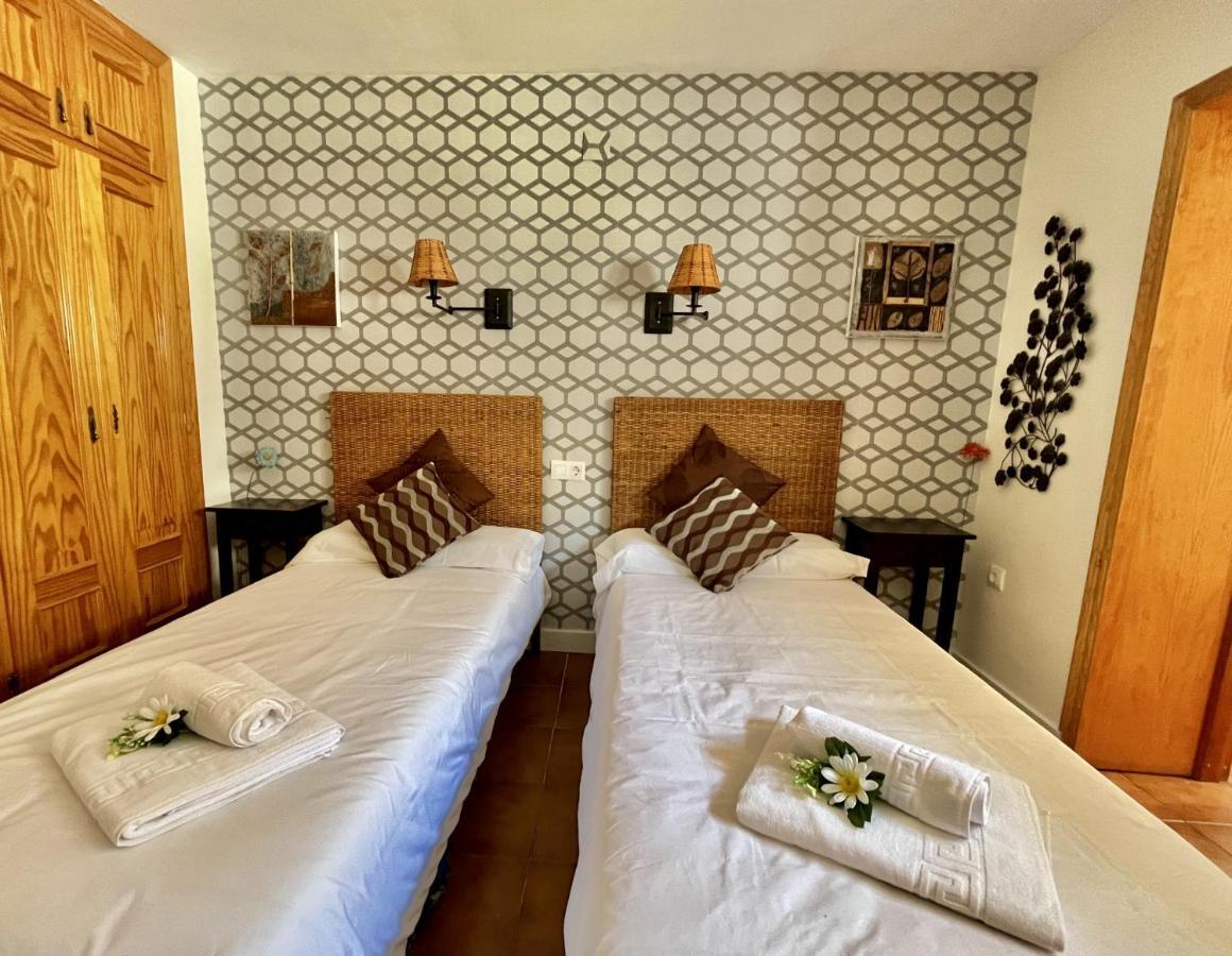 Hostal Nomadas By Gloove فيلاألبا دي لا سايرا المظهر الخارجي الصورة