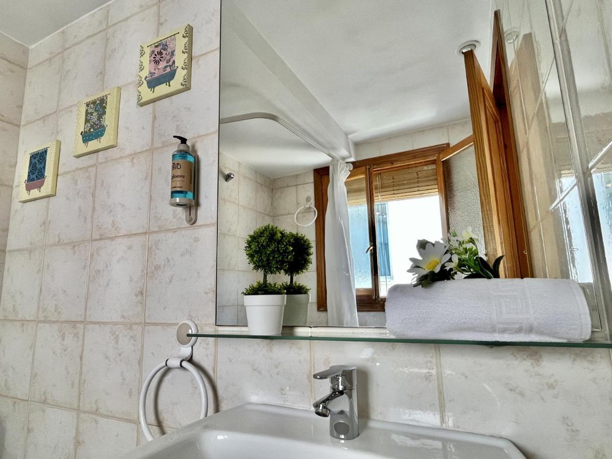 Hostal Nomadas By Gloove فيلاألبا دي لا سايرا المظهر الخارجي الصورة