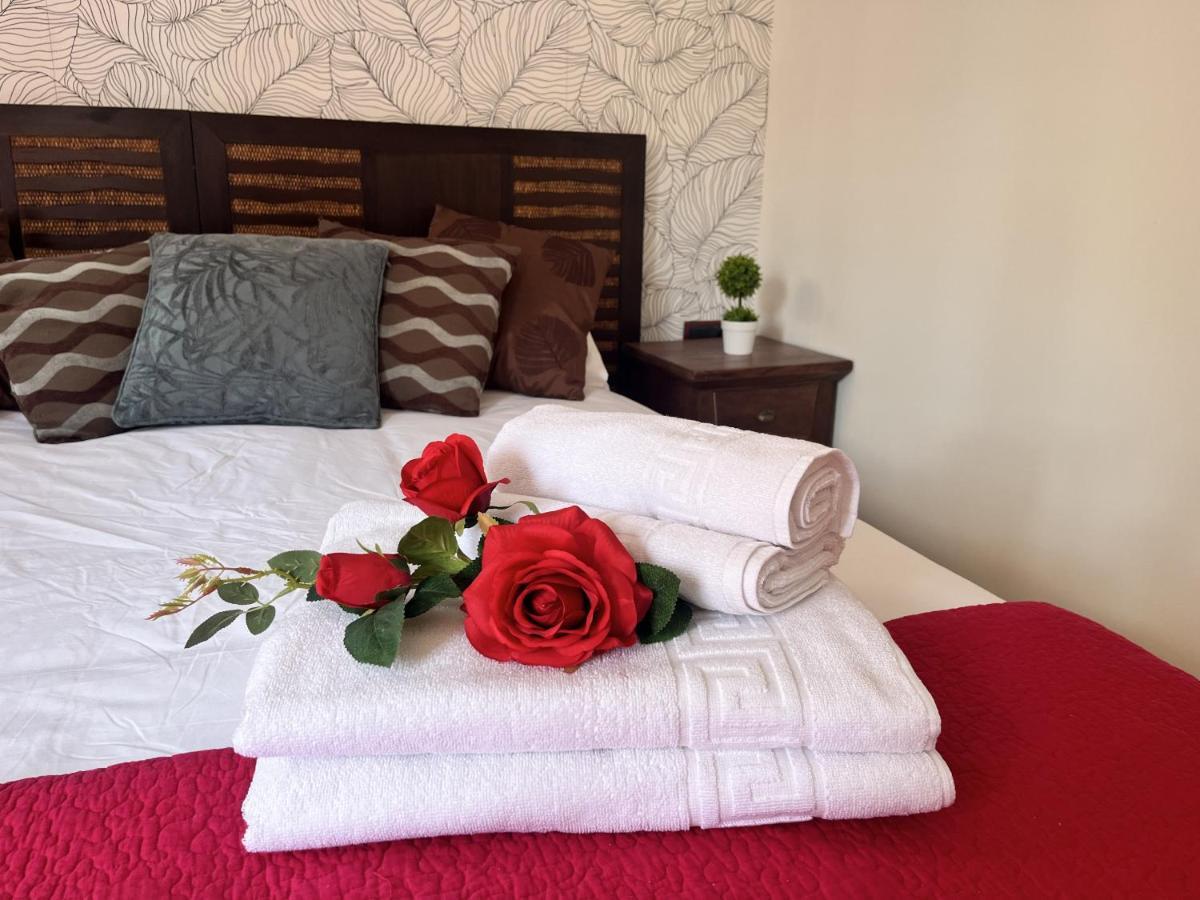 Hostal Nomadas By Gloove فيلاألبا دي لا سايرا المظهر الخارجي الصورة