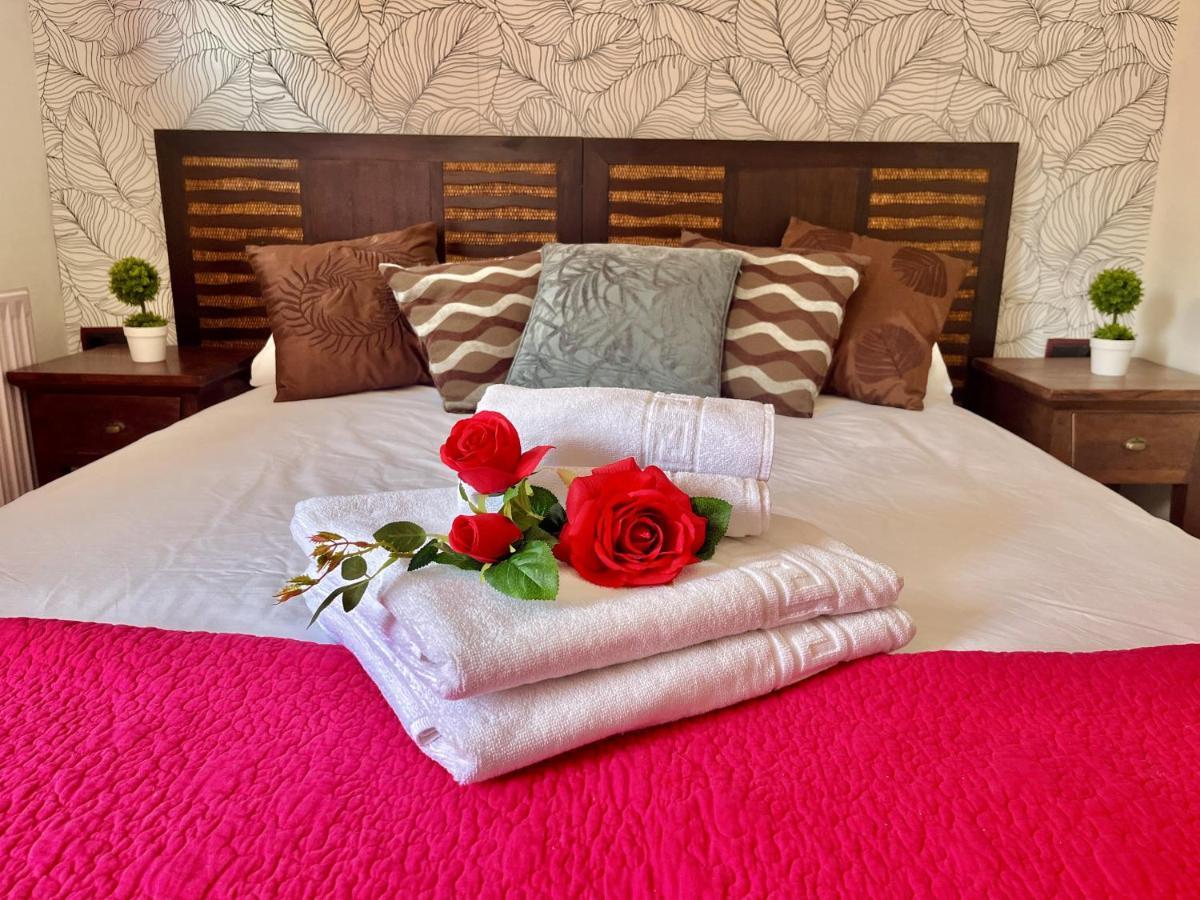 Hostal Nomadas By Gloove فيلاألبا دي لا سايرا المظهر الخارجي الصورة