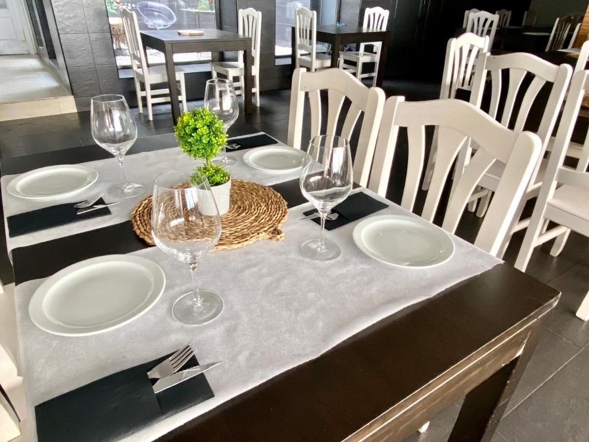 Hostal Nomadas By Gloove فيلاألبا دي لا سايرا المظهر الخارجي الصورة