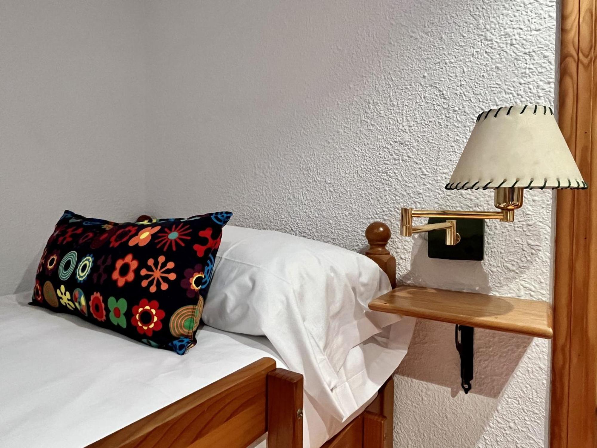 Hostal Nomadas By Gloove فيلاألبا دي لا سايرا المظهر الخارجي الصورة