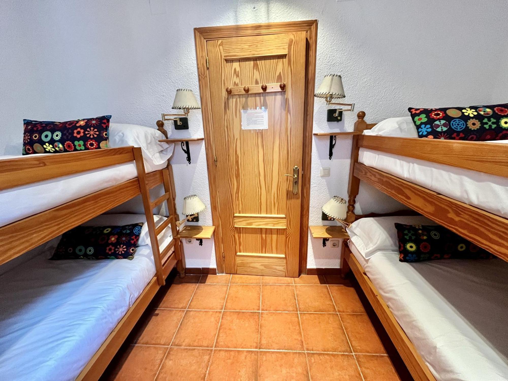 Hostal Nomadas By Gloove فيلاألبا دي لا سايرا المظهر الخارجي الصورة