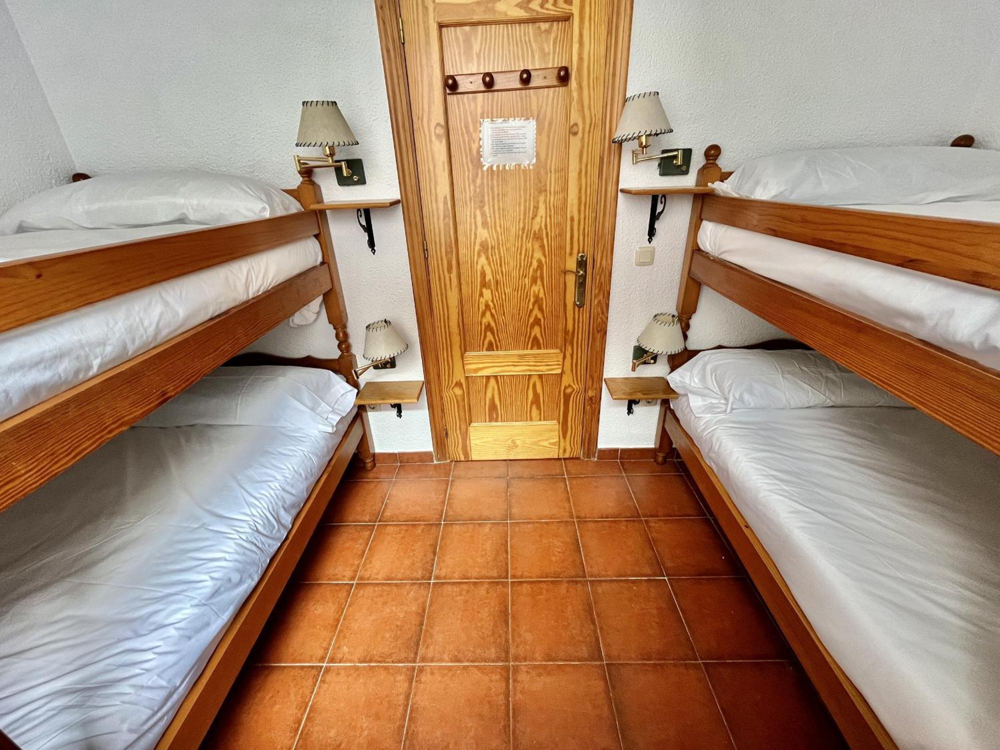 Hostal Nomadas By Gloove فيلاألبا دي لا سايرا المظهر الخارجي الصورة