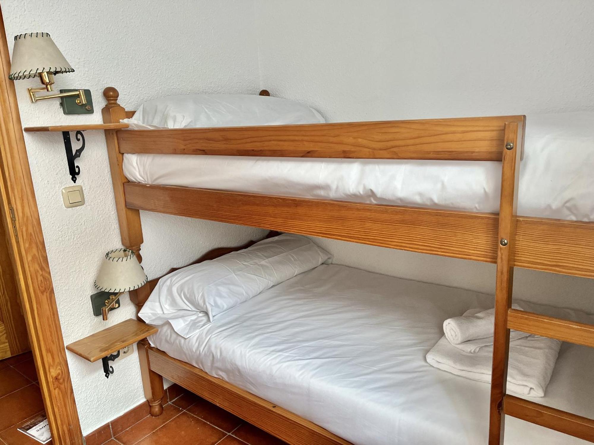 Hostal Nomadas By Gloove فيلاألبا دي لا سايرا المظهر الخارجي الصورة