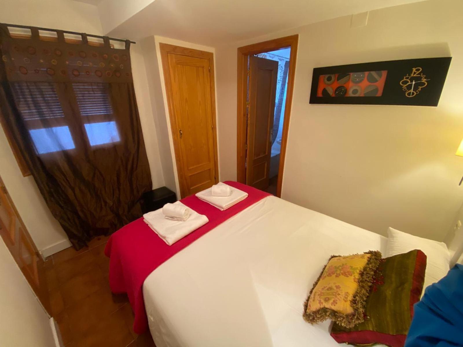 Hostal Nomadas By Gloove فيلاألبا دي لا سايرا المظهر الخارجي الصورة