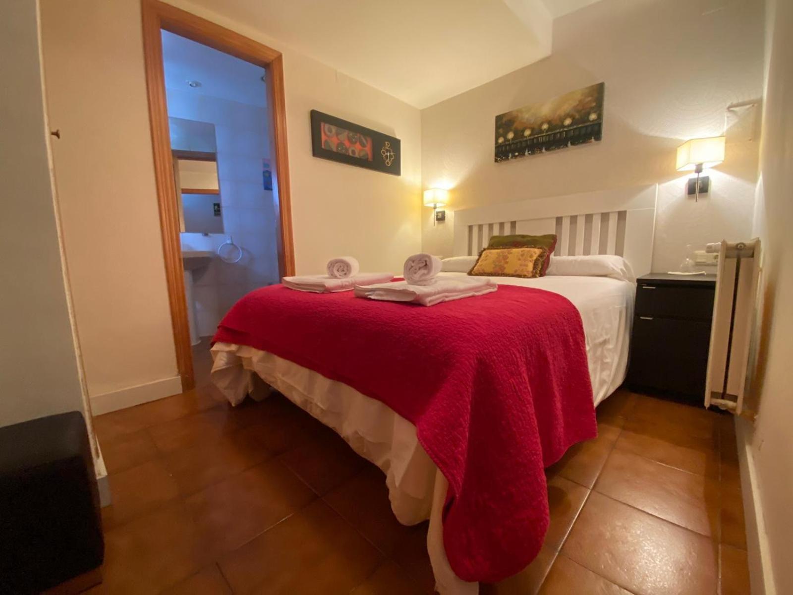Hostal Nomadas By Gloove فيلاألبا دي لا سايرا المظهر الخارجي الصورة