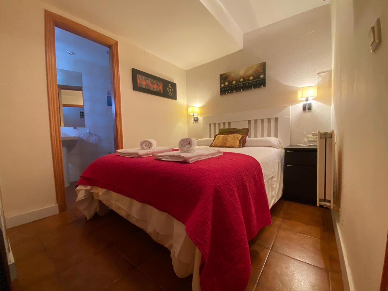 Hostal Nomadas By Gloove فيلاألبا دي لا سايرا المظهر الخارجي الصورة
